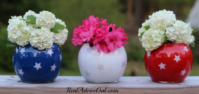4th-of-July-table-decor-with-flowers-700x332
