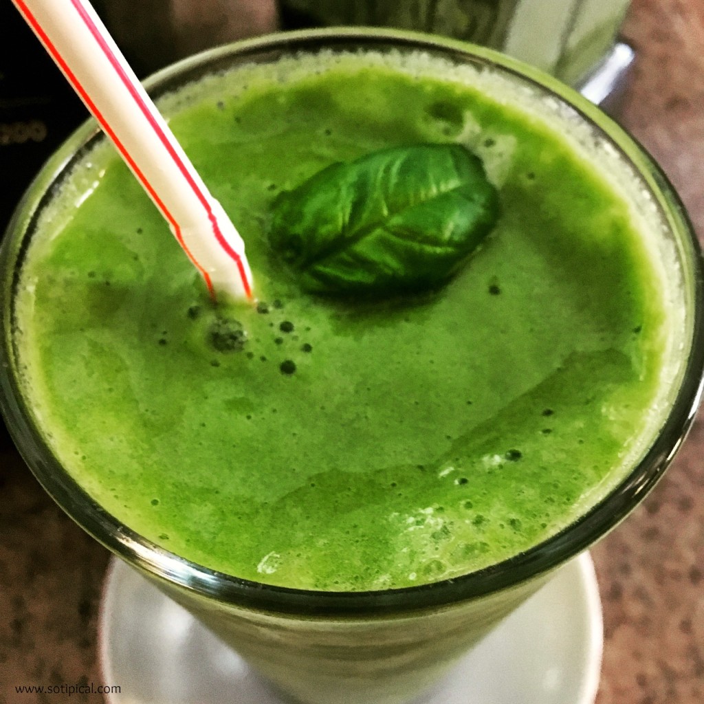 Minty Pineapple Green Smoothie 